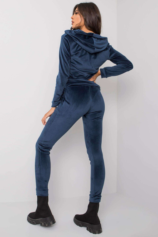 Tumši zils divdaļīgs velūra komplekts... Tumši zils divdaļīgs velūra komplekts...