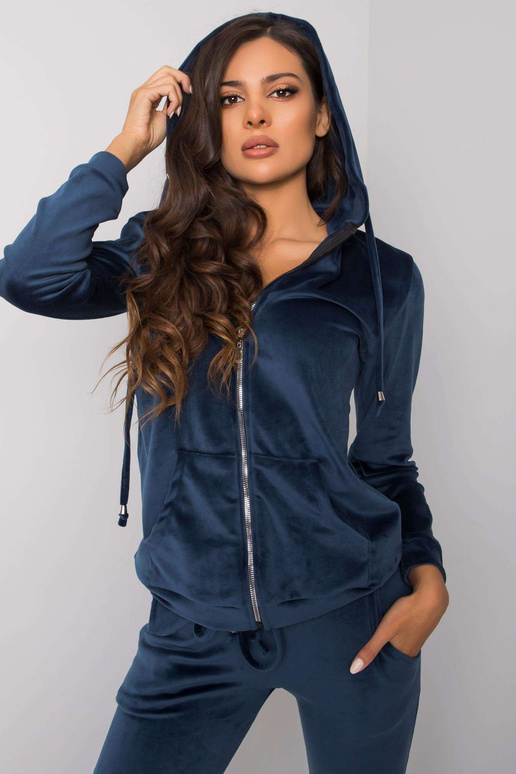 Tumši zils divdaļīgs velūra komplekts... Tumši zils divdaļīgs velūra komplekts...