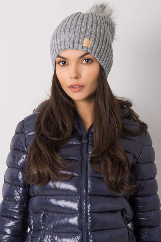 Pelēka polsterēta sieviešu cepure ar...