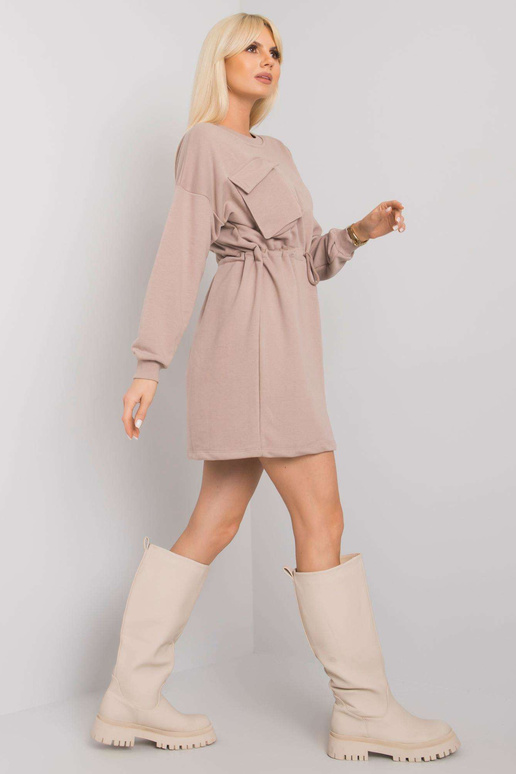 Tumši bēša oversize kleita Kelbi RUE... Tumši bēša oversize kleita Kelbi RUE...