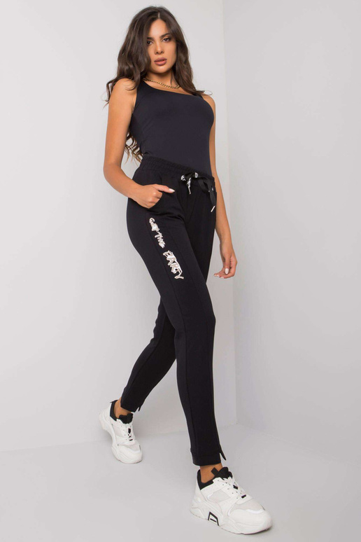 Melnas treniņbikses ar Peyton uzrakstiem