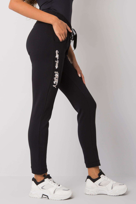 Melnas treniņbikses ar Peyton uzrakstiem