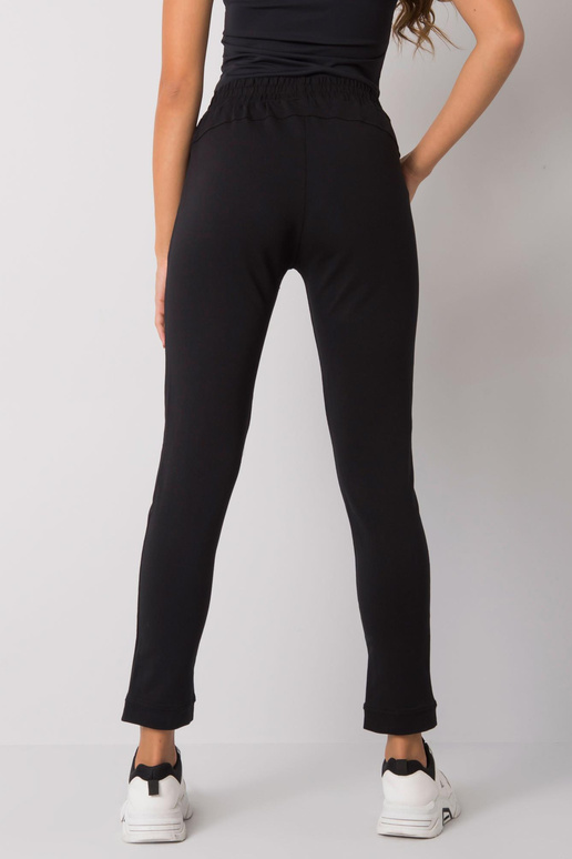 Melnas treniņbikses ar Peyton uzrakstiem