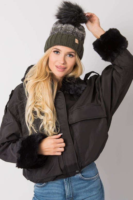 Haki krāsas ziemas cepure ar pušķi...