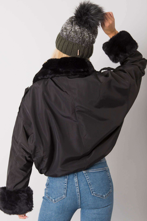 Haki krāsas ziemas cepure ar pušķi...