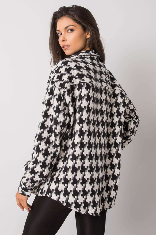 Balts un melns krekls ar kabatām...