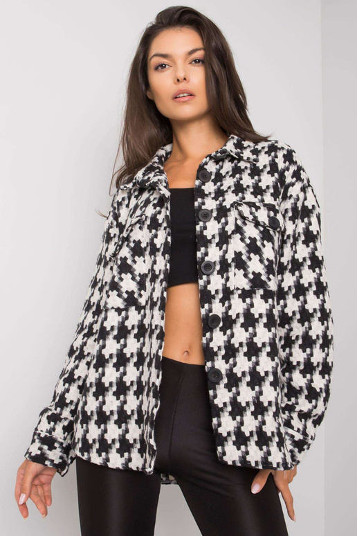 Balts un melns krekls ar kabatām...