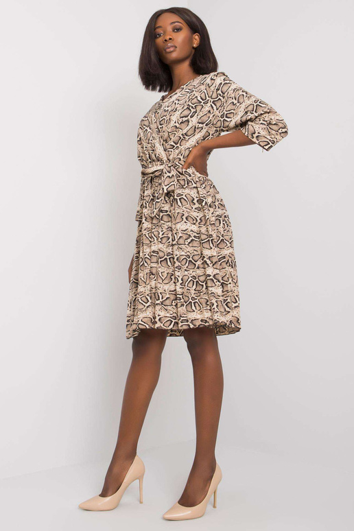 Bēša un melna kleita ar Fatimah apdrukām