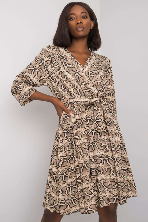 Bēša un melna kleita ar Fatimah apdrukām