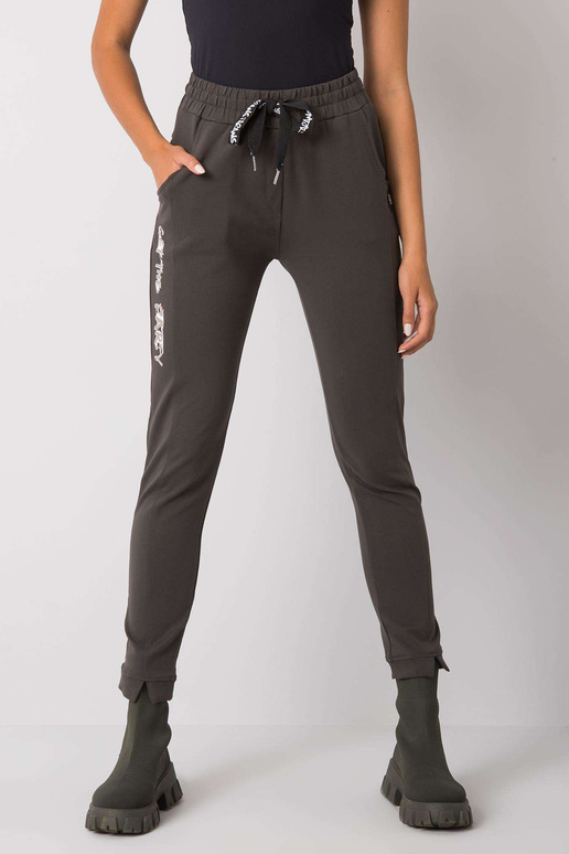 Tumšas haki krāsas treniņbikses ar... Tumšas haki krāsas treniņbikses ar...