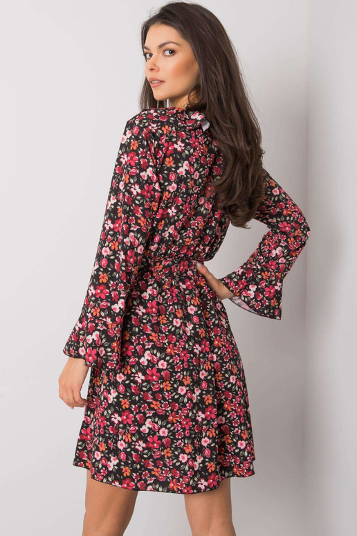 Melna un sarkana kleita ar ziediem...