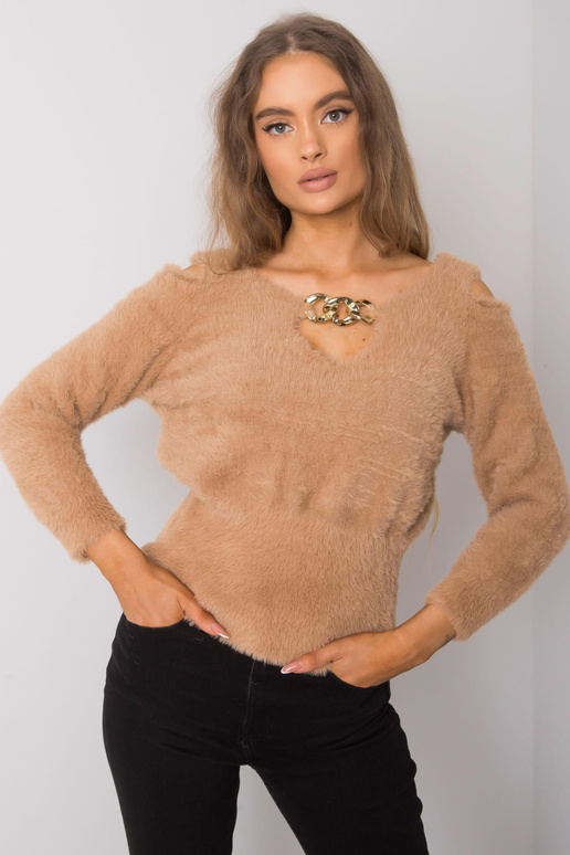 Kamieļu džemperis ar izgriezumiem...