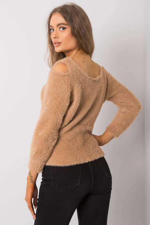 Kamieļu džemperis ar izgriezumiem...