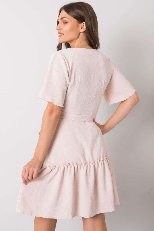 Lachelle gaiši rozā volānu kleita