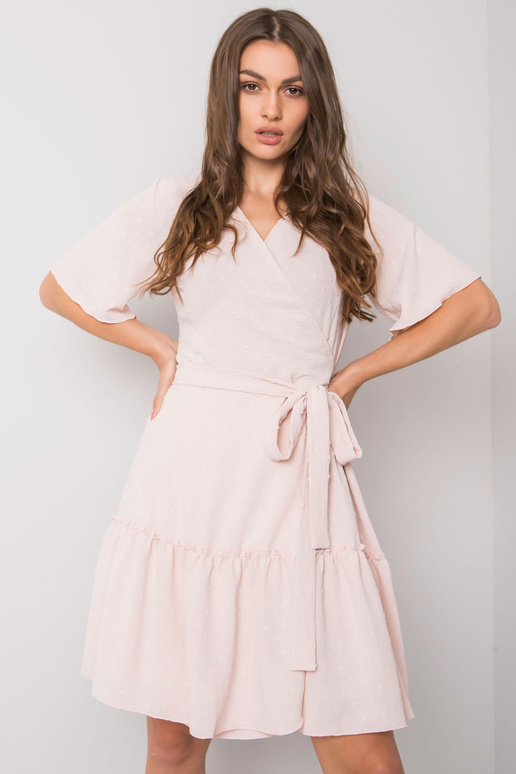 Lachelle gaiši rozā volānu kleita