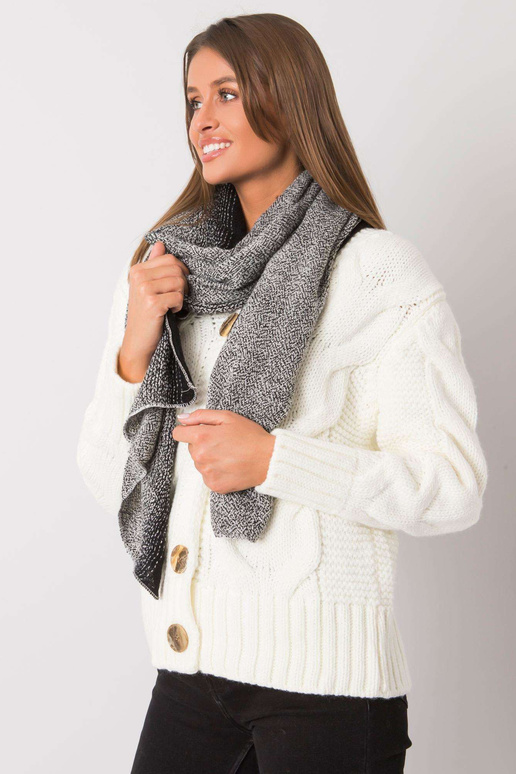 Melnbalts trikotāžas šalle