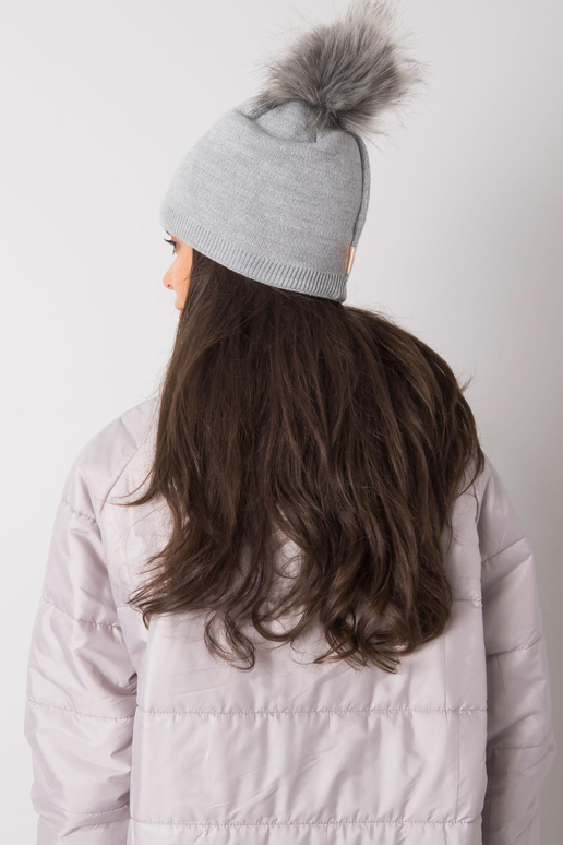 Pelēka polsterēta sieviešu cepure ar...