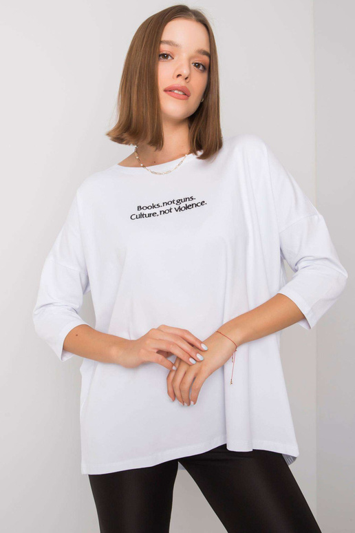 Balta blūze ar Merel uzrakstu