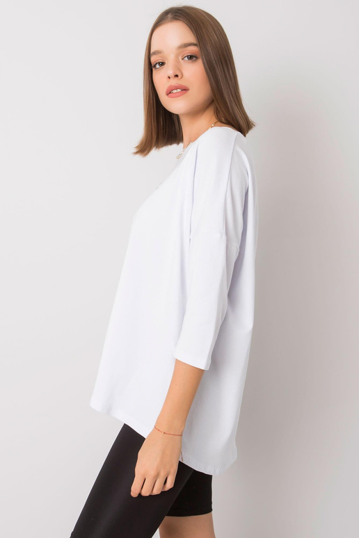 Balta blūze ar Merel uzrakstu