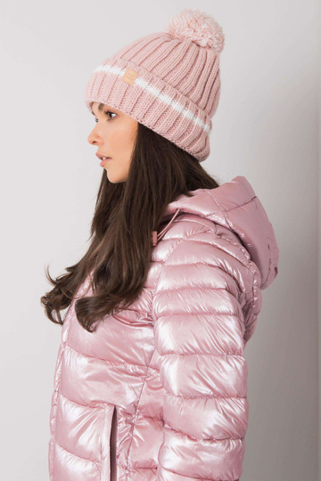 Gaiši rozā cepure ar pomponu