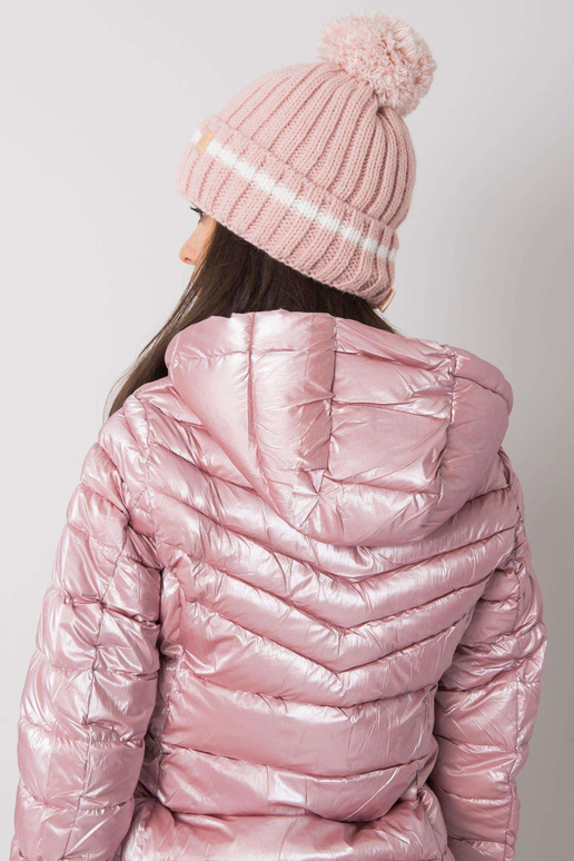 Gaiši rozā cepure ar pomponu