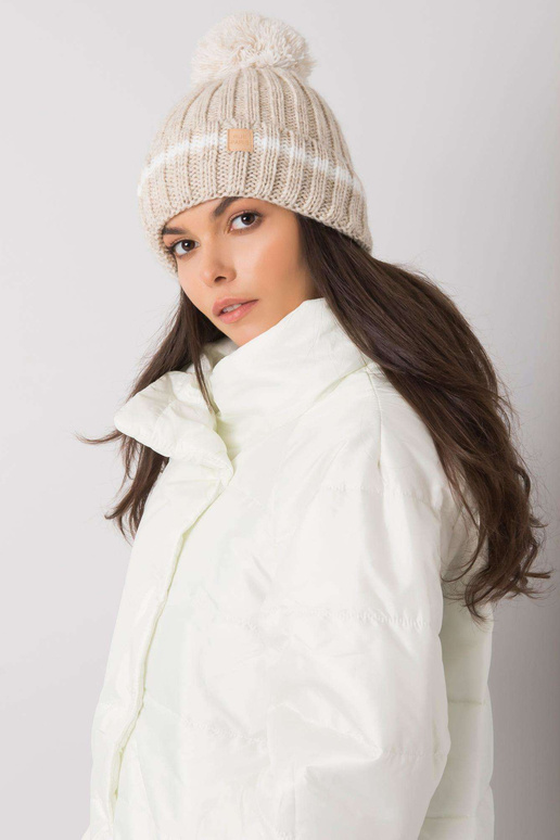 Bēša cepure ar pomponu