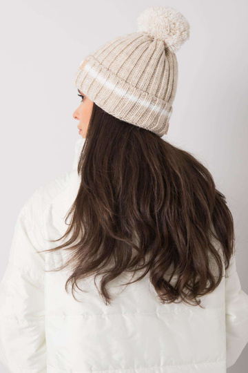 Bēša cepure ar pomponu 2