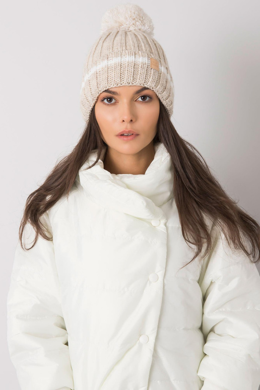 Bēša cepure ar pomponu