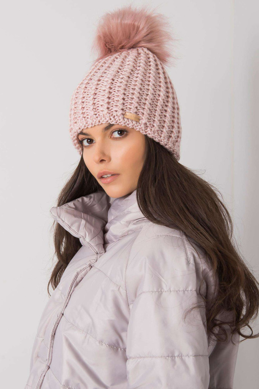 Gaiši rozā sieviešu ziemas cepure
