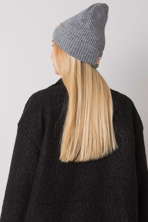 Tumši pelēka sieviešu adīta cepure...