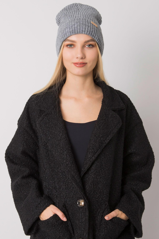 Tumši pelēka sieviešu adīta cepure...