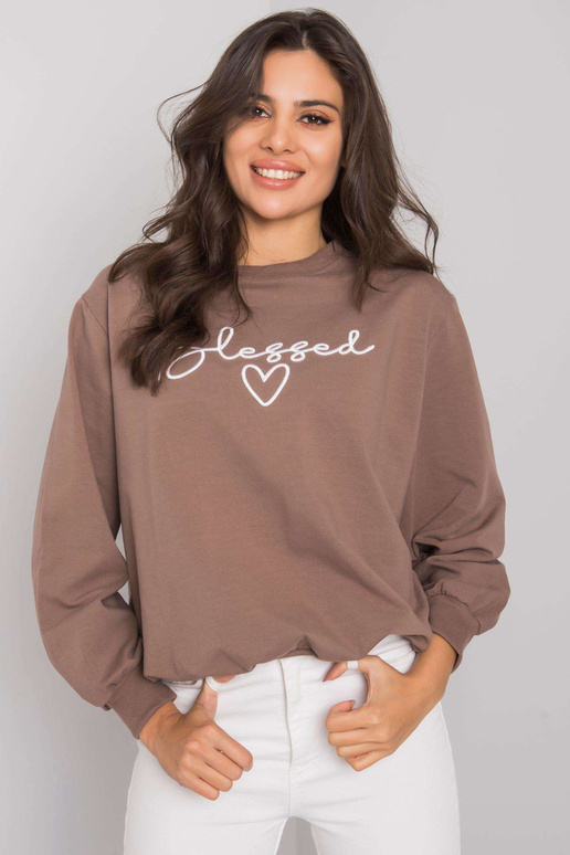 Brūns sporta krekls ar uzrakstu... Brūns sporta krekls ar uzrakstu...