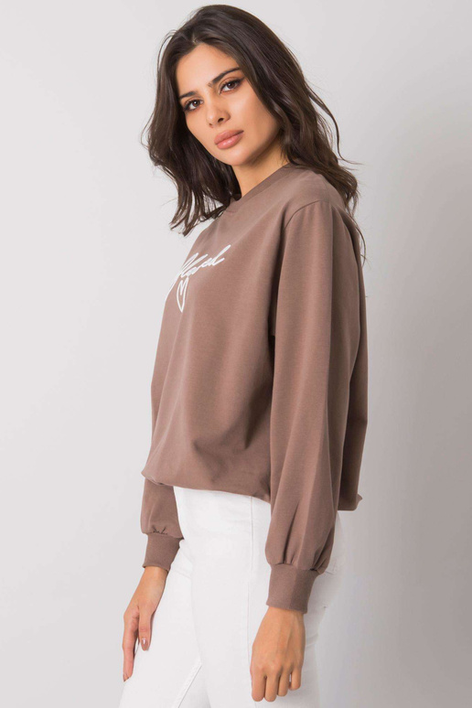 Brūns sporta krekls ar uzrakstu... Brūns sporta krekls ar uzrakstu...