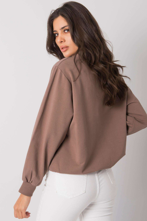 Brūns sporta krekls ar uzrakstu... Brūns sporta krekls ar uzrakstu...