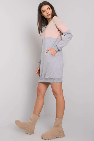 Bēša un rozā kleita...