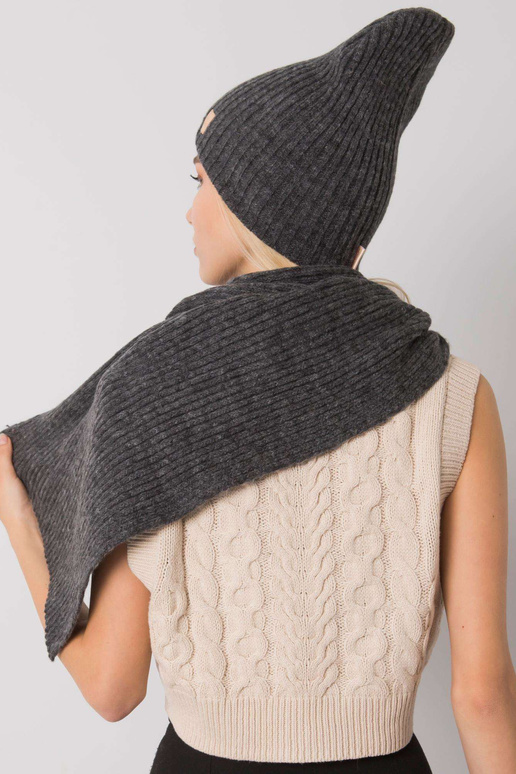 Tumši pelēka ziemas komplekta cepure...