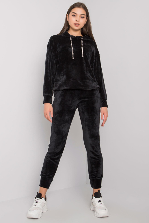 Melns velūra komplekts ar Chanya biksēm