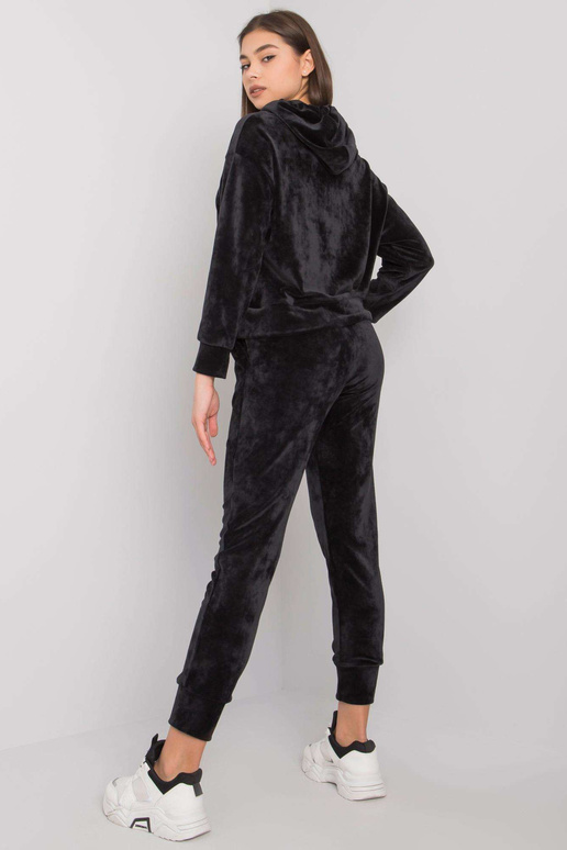 Melns velūra komplekts ar Chanya biksēm