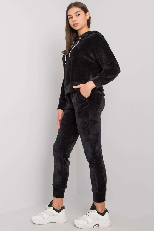 Melns velūra komplekts ar Chanya biksēm