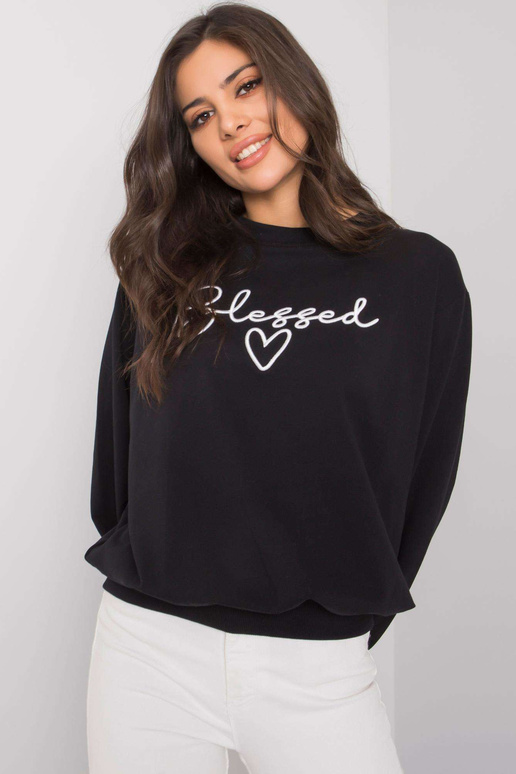 Melns sporta krekls ar uzrakstu... Melns sporta krekls ar uzrakstu...