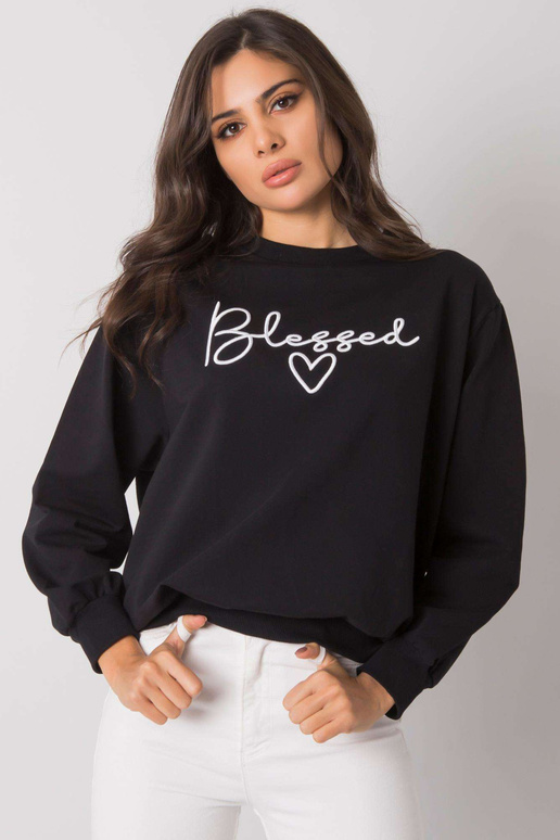 Melns sporta krekls ar uzrakstu... Melns sporta krekls ar uzrakstu...