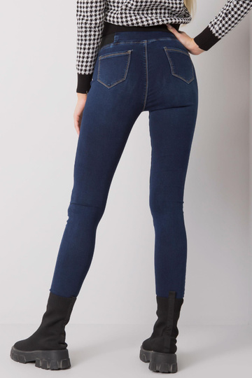 Pavasara tumši zili...