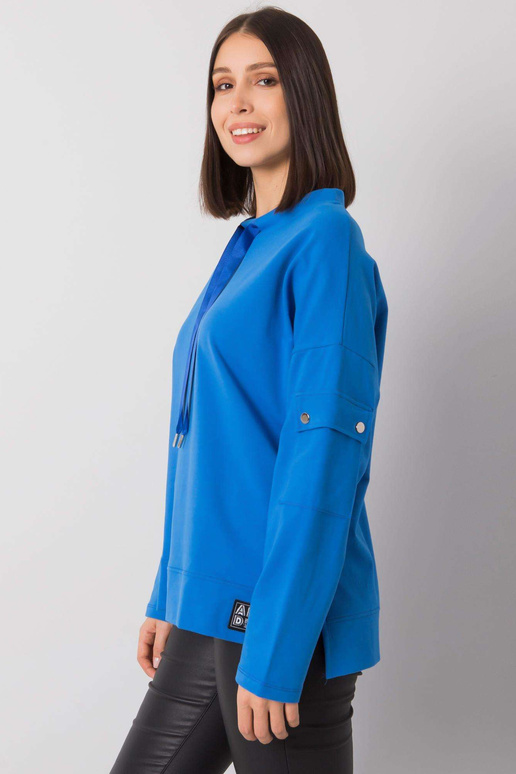 Zila plus izmēra blūze ar kabatu... Zila plus izmēra blūze ar kabatu...