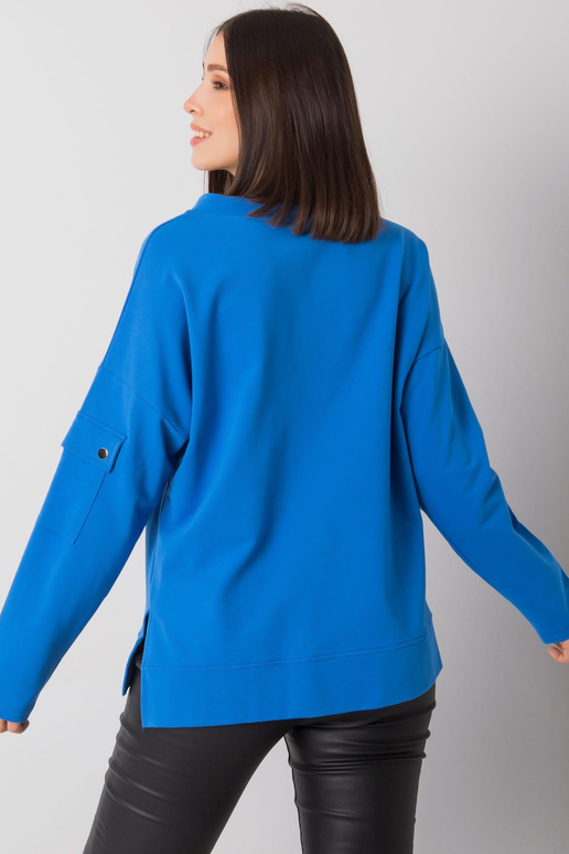 Zila plus izmēra blūze ar kabatu... Zila plus izmēra blūze ar kabatu...