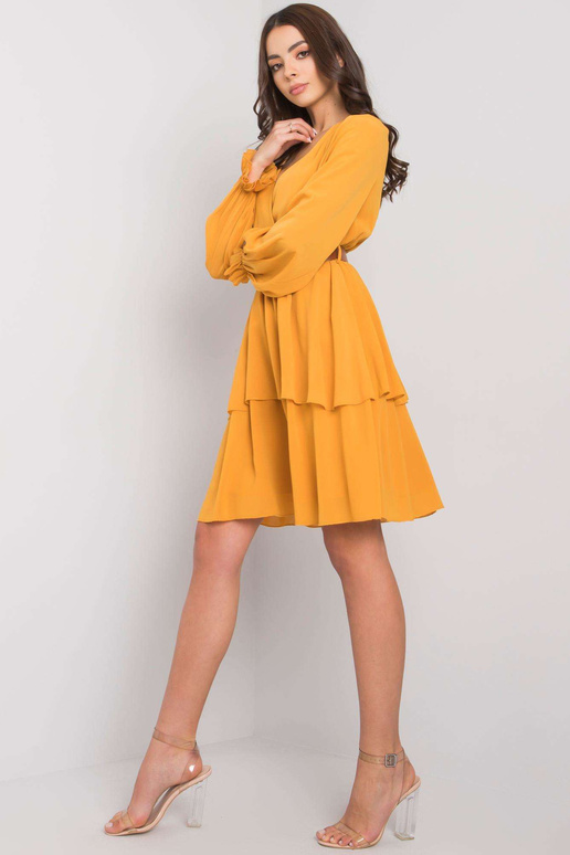 Dzeltena Shellie kleita ar garām...