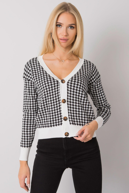 Balts un melns pogāms džemperis...