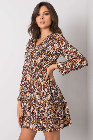 Melna kleita ar volāniem...