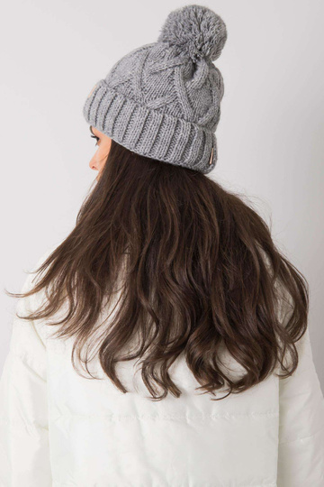 Pelēka ziemas cepure ar...