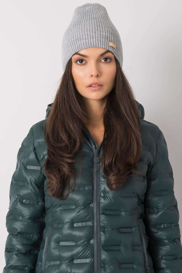 Pelēka sieviešu cepure