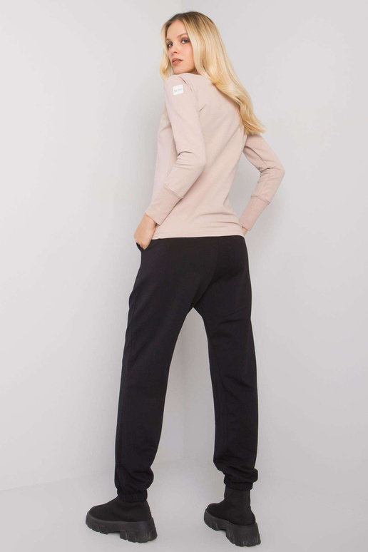 Melns un bēšs sieviešu ikdienas... Melns un bēšs sieviešu ikdienas...